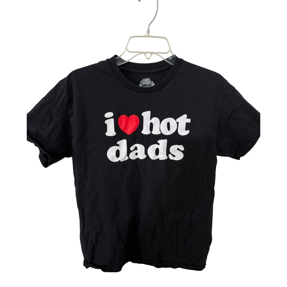 Danny Duncan I Heart Hot Dads Graphic Tee Black Medium Short Sleeve T-Shirt